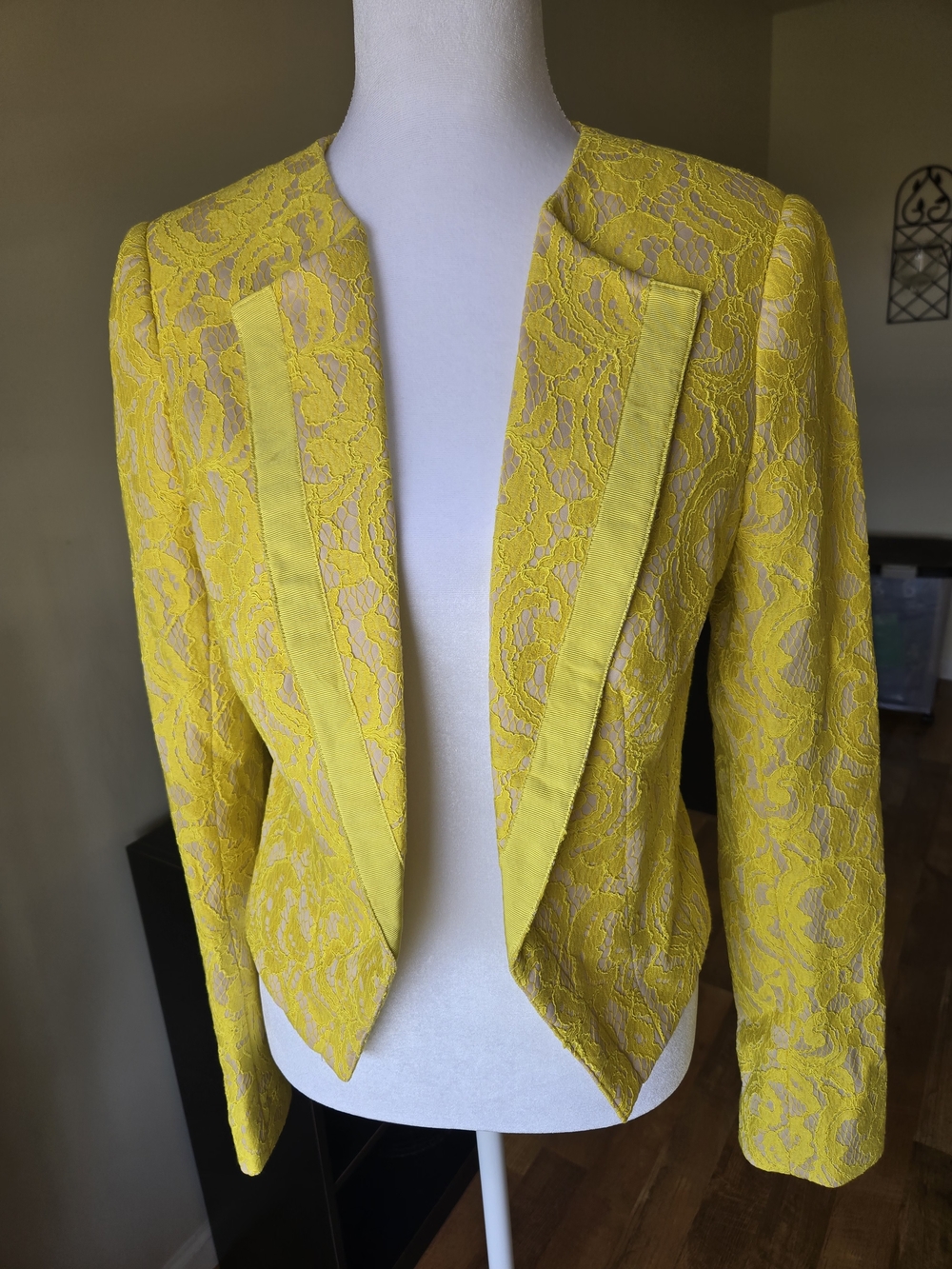 Anthropologie Elevenses Yellow Cropped Lace Topper Tuxedo Blazer Jacket Size 8